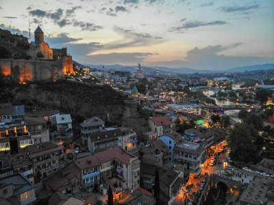 Waarom iedereen nu naar Tbilisi vliegt